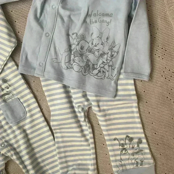 Disney Baby bundle size 6-9 months washed but never worn!! EUC - Picture 3 of 4